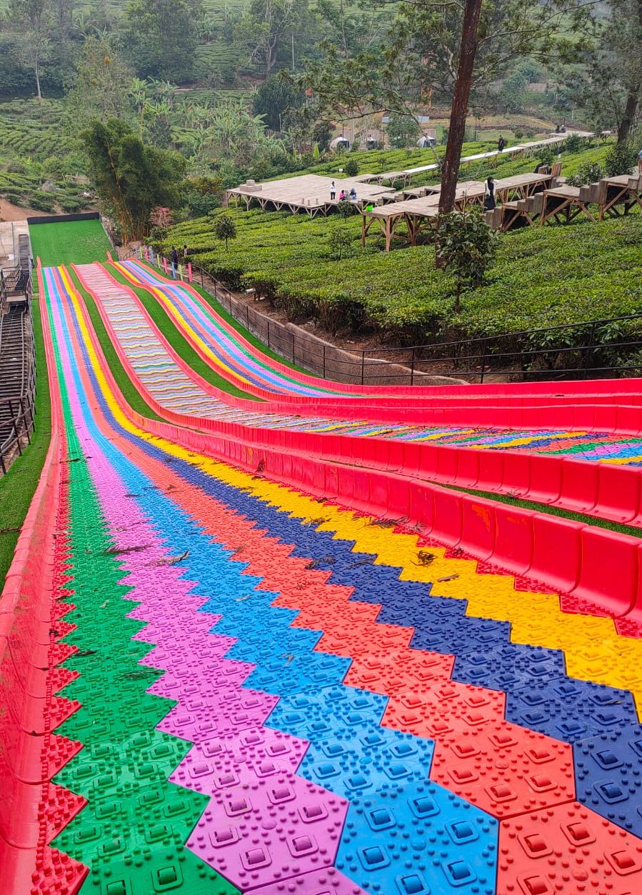 Pasti Ketagihan Ini Serunya Bermain Rainbow Slide Gunung Mas Puncak